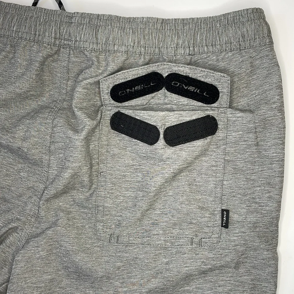 O’Neill men’s Size Medium grey‎ shorts with pockets.